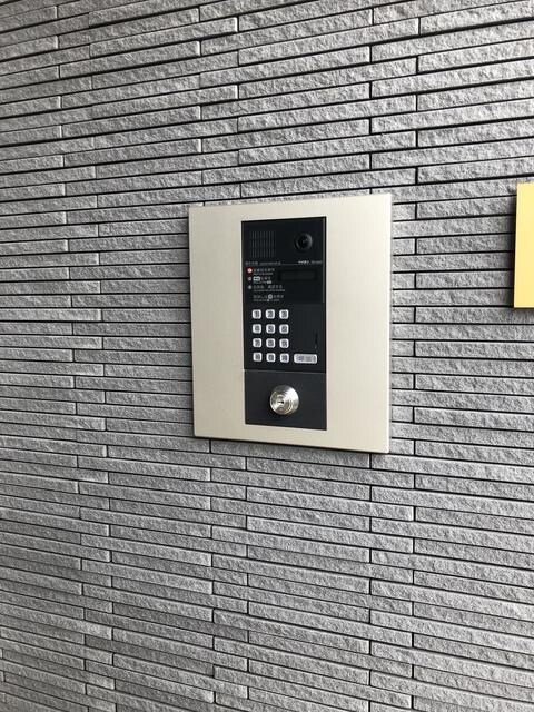 物件外観写真2　(オートロック操作盤)