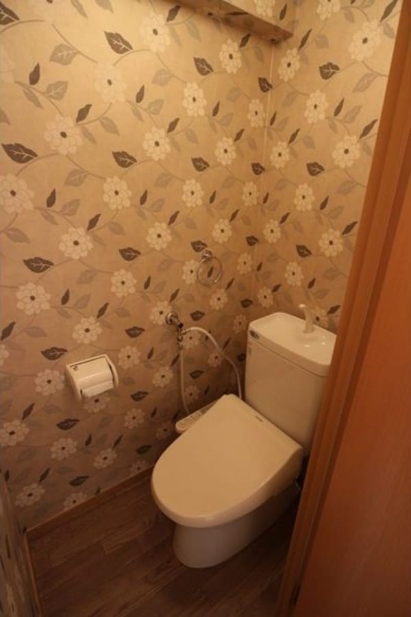 トイレ(※写真は同じマンションの違う部屋のものになります。)