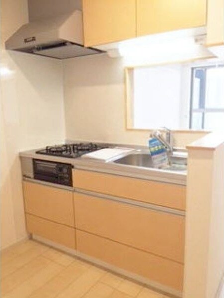 キッチン(※写真は同じマンションの違う部屋のものになります。反転タイプ)