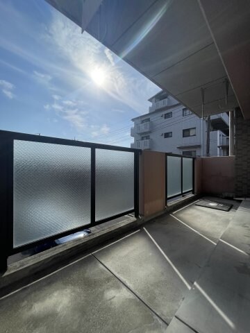 物件外観写真2　(同物件の類似部屋の写真です。色・仕様は実際と異なります。現状)