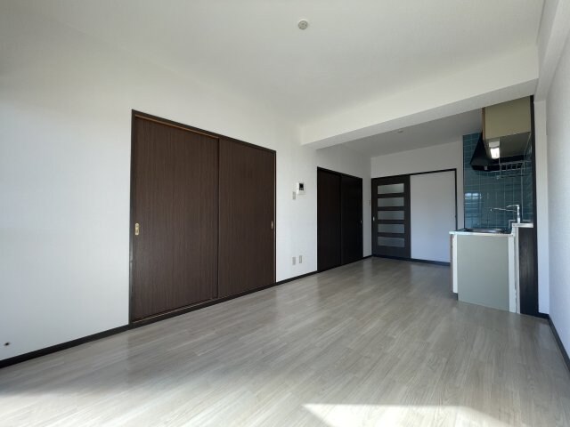 物件内観写真4　(同物件の類似部屋の写真です。色・仕様は実際と異なります。現状)