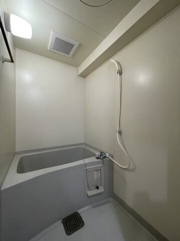 物件内観写真6　(同物件の類似部屋の写真です。色・仕様は実際と異なります。現状)