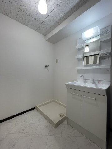 物件内観写真7　(同物件の類似部屋の写真です。色・仕様は実際と異なります。現状)