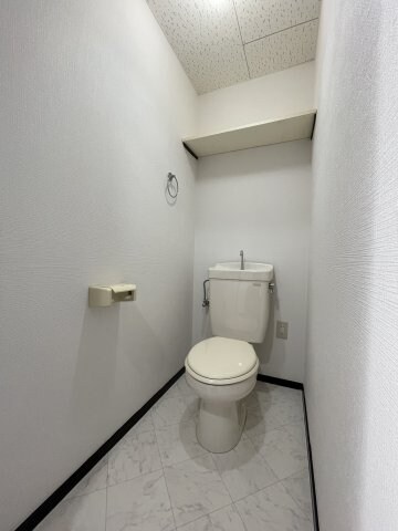 物件内観写真8　(同物件の類似部屋の写真です。色・仕様は実際と異なります。現状)