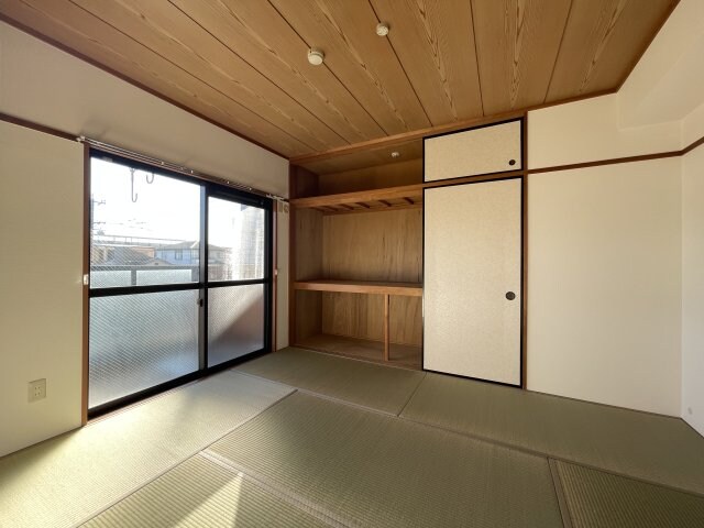 物件内観写真10　(同物件の類似部屋の写真です。色・仕様は実際と異なります。現状)