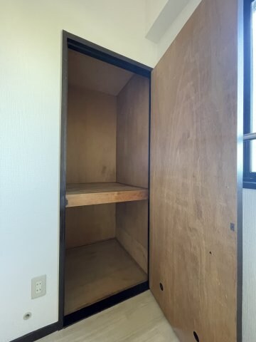 物件内観写真11　(同物件の類似部屋の写真です。色・仕様は実際と異なります。現状)