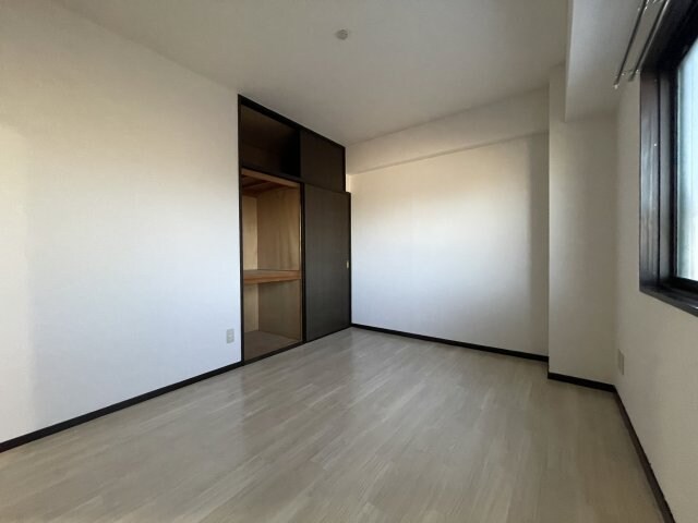 物件内観写真12　(同物件の類似部屋の写真です。色・仕様は実際と異なります。現状)