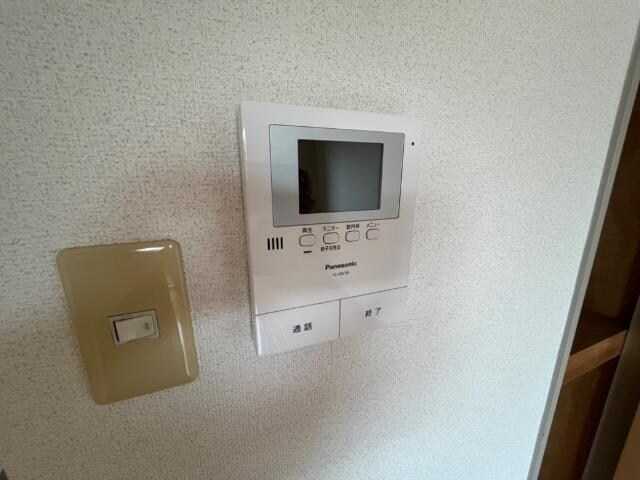 物件内観写真9　(カメラ付インターホン)