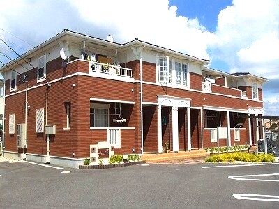 物件外観写真1　(落ち着いた雰囲気の外観です)