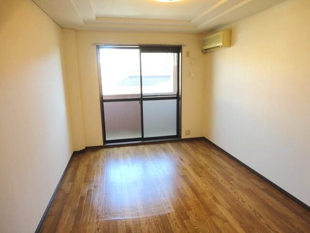 物件内観写真4　(洋室)