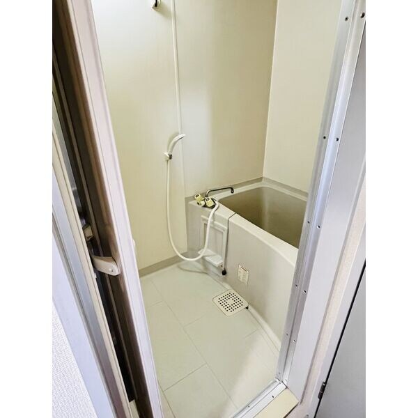 物件内観写真6　(室内写真は別部屋の写真です。)