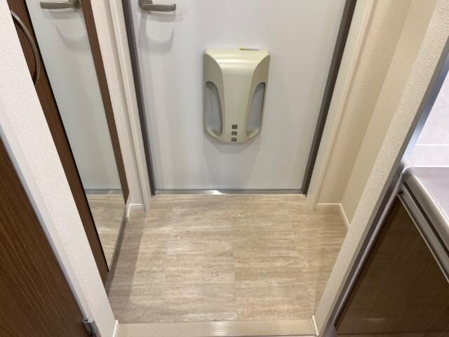 物件内観写真9　(玄関)