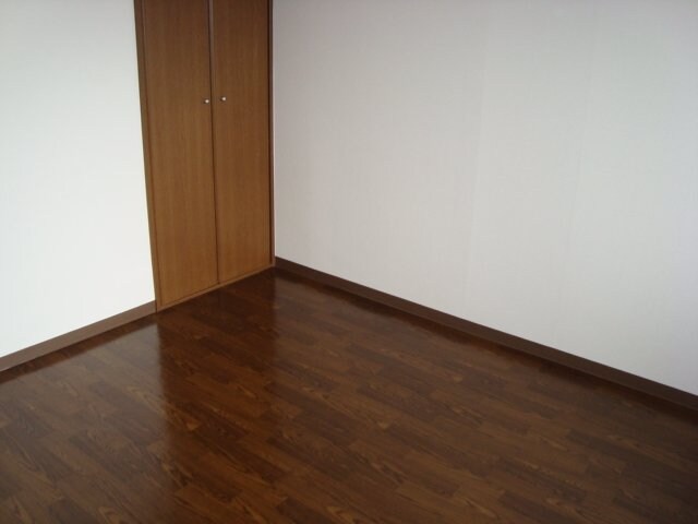 物件内観写真4　(洋室)