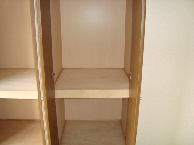 物件内観写真21　(和室収納)