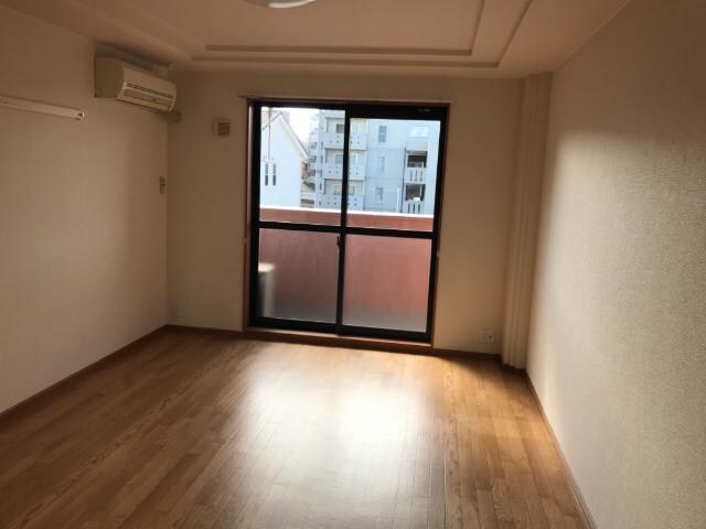 物件内観写真3　(リビング)