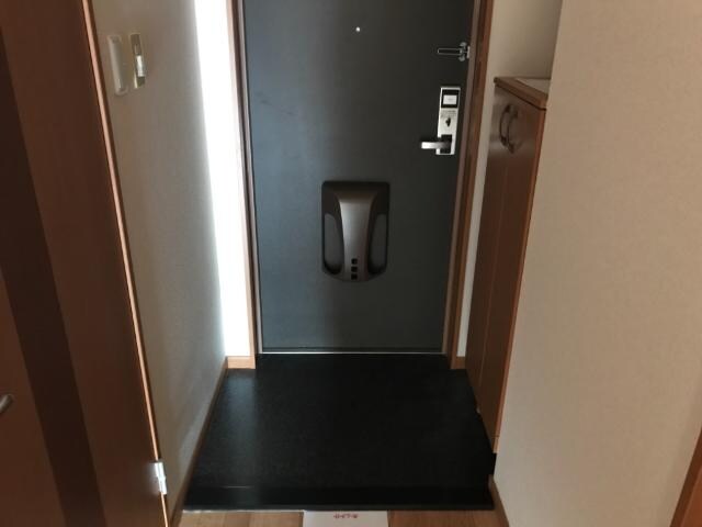 物件内観写真16　(玄関)