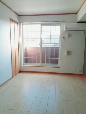 物件内観写真4　(居間です)