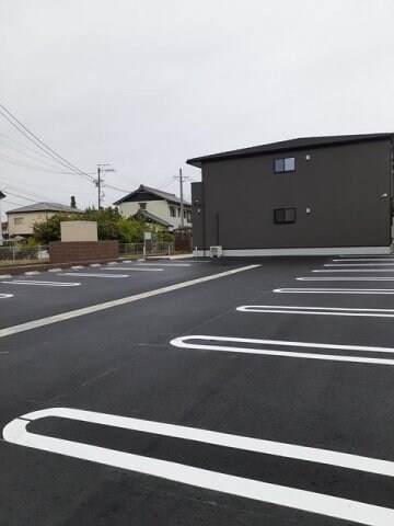 物件外観写真2　(駐車場完備です)