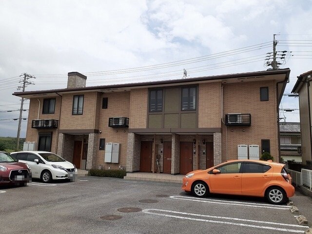 物件外観写真1　(外観もきれいです)