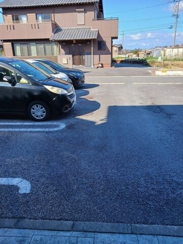 物件外観写真2　(駐車場完備です)