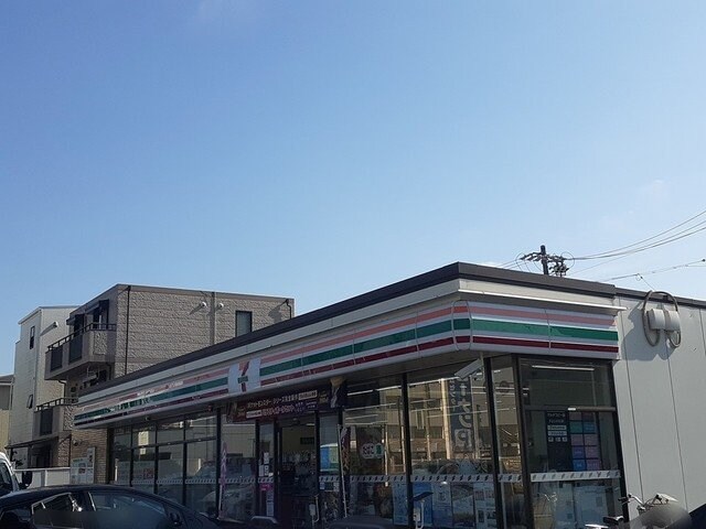物件外観写真5　(セブンイレブンまで300m)