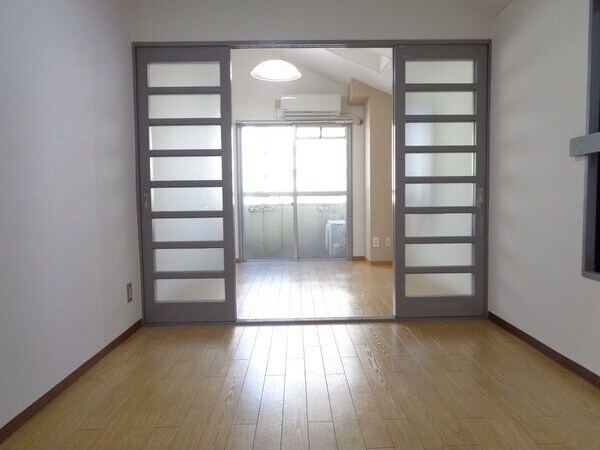 居室(※写真は同じマンションの違う部屋のものになります。)