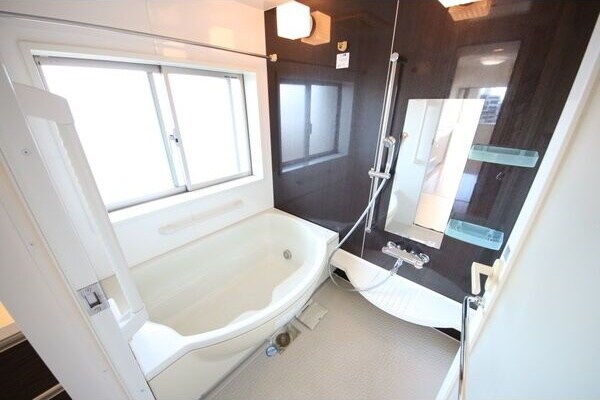 浴室(※写真は同じマンションの違う部屋のものになります。)