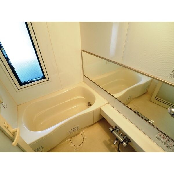 浴室(※写真は同じマンションの違う部屋のものになります。)