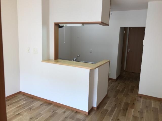 物件内観写真3　(リビング)