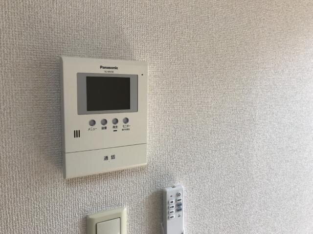 物件内観写真15　(カメラ付インターホン)