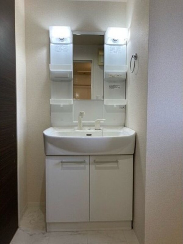 洗面・脱衣所(※写真は同じマンションの違う部屋のものになります。)