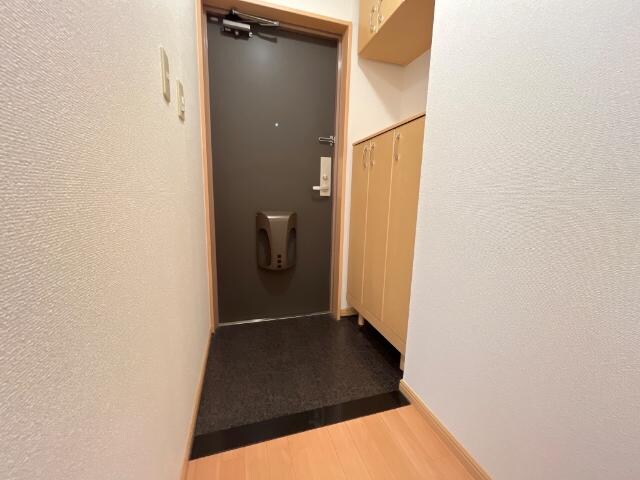 物件内観写真13　(玄関)