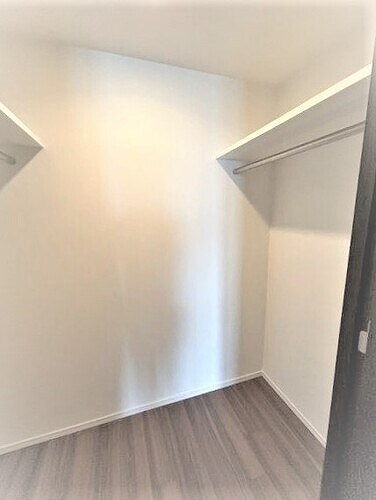 物件内観写真13　(ウォークインクロゼット(洋室約7.0畳))