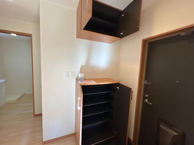 物件内観写真28　(下駄箱)