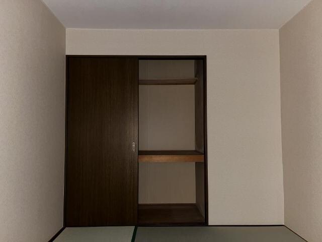 物件内観写真22　(和室収納)