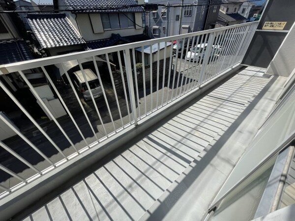 バルコニー(同マンション、別部屋の参考写真です。現状優先となります。)