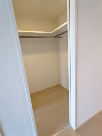 物件内観写真13　(1003号室ｳｫｰｸｲﾝｸﾛｰｾﾞｯﾄ)