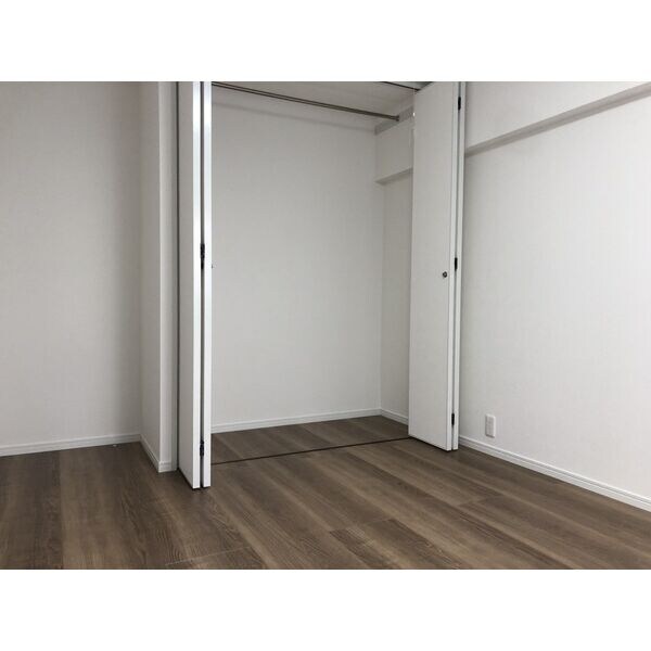 収納(※写真は同じマンションの違う部屋のものになります。)