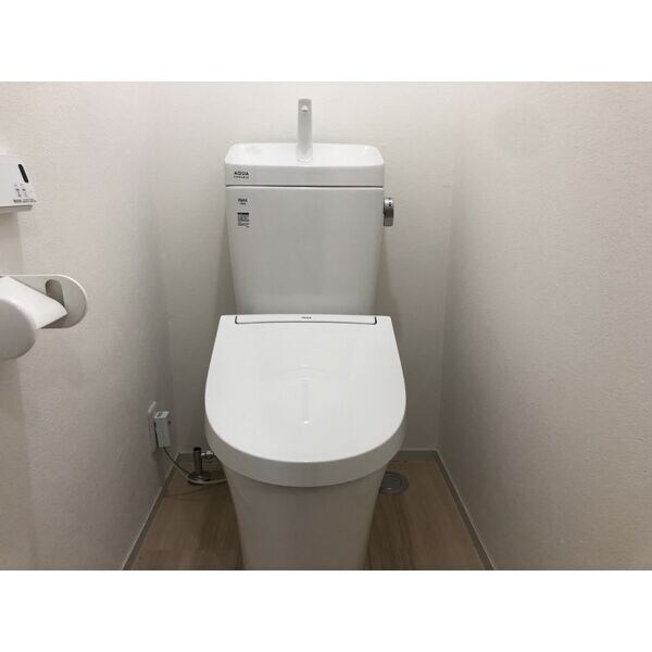 トイレ(※写真は同じマンションの違う部屋のものになります。)
