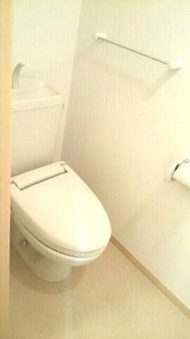 トイレ(落ち着いた色調のトイレです)