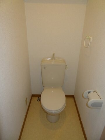 物件内観写真10　(シンプルで使いやすいトイレです)