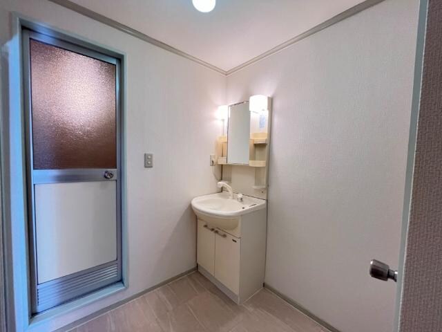 物件内観写真13　(洗面)