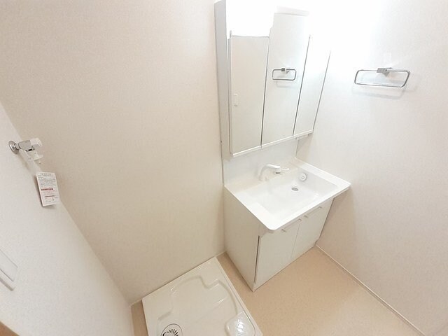 物件内観写真6　(スペースが確保できる洗面所です)