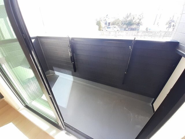 物件内観写真13　(広々としたバルコニーです)