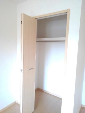 物件内観写真12　(小物を収納するのに便利です)