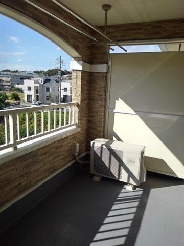 物件内観写真13　(広々としたバルコニーです)