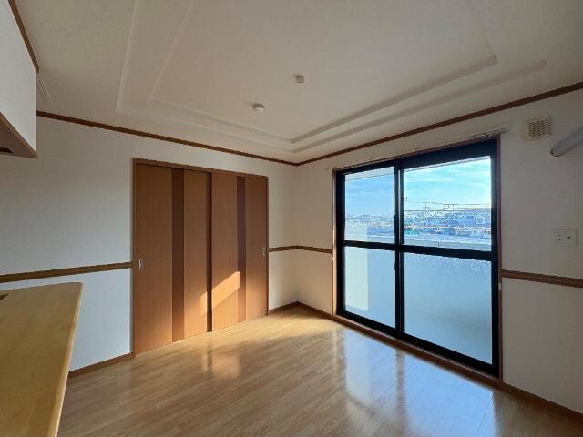 物件内観写真3　(リビング)