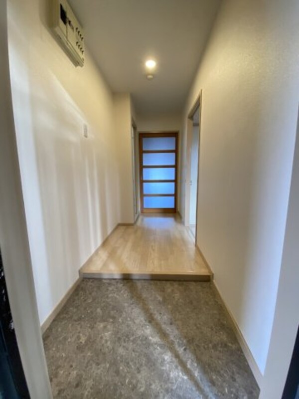 玄関(※別部屋のお写真で、現況優先と致します。)