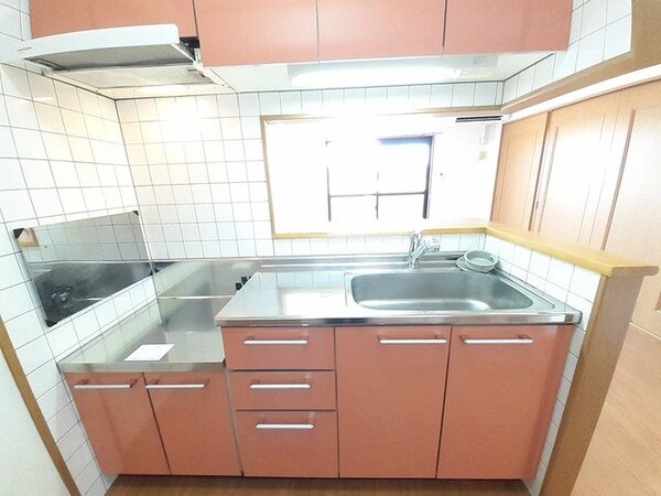 キッチン(コンパクトなキッチンで掃除もラクラク)