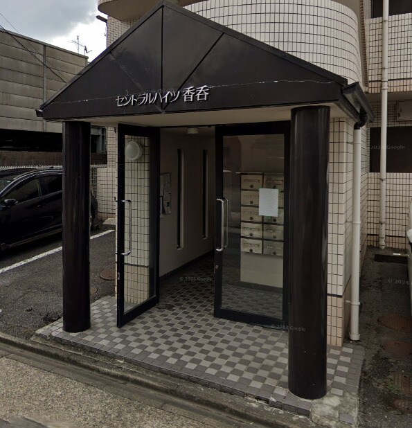 物件外観写真2　(第一エントランス)